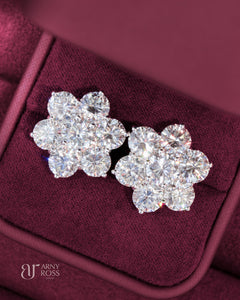 Rositas Diamond Ring with Side Diamonds